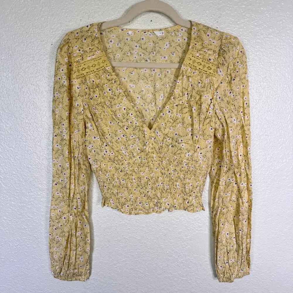 ASTR The Label Top Womens Small Floral Crop Smocked Puff Sleeve Blouse Cottage